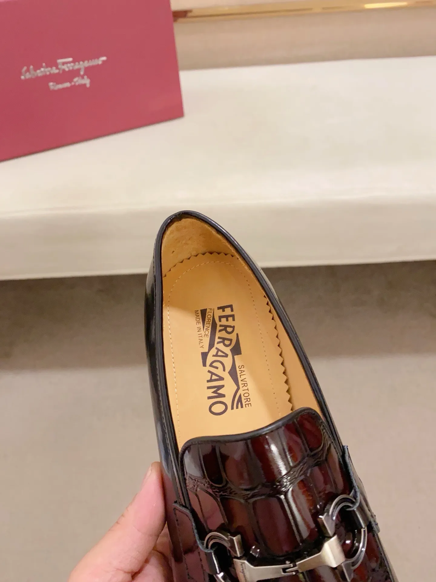 Men's shoes💰: 520💰 High version Ferragamo quality! 🆕🆕Exclusive hot-selling products in stock🔥🔥New products on the shelves, high-quality shoes, high-end driving shoes, with complete packaging! 💪 💪 Material: imported patented cowhide 🐂 + imported high-quality water-dyed cowhide lining + wear-resistant outsole 👍🏻👍🏻 Features: high-end and comfortable, purely handmade 🚀 🚀 Create the perfect shoes that suit you best 🔥 🔥 Size: (38-44) Can be customized 45 non-returnable!